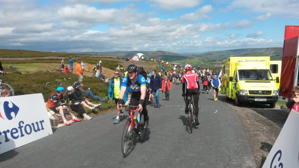 11.15 at the top of the Cote De Grinton Moor- Plenty of people around and the race is still around 4 hours away