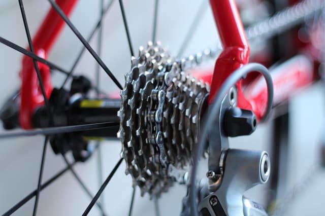 How To Tighten a Bike Chain in 4 easy steps