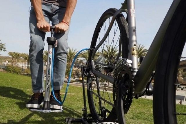 How to Use a Schwinn Bike Pump? For 2 Different Valves