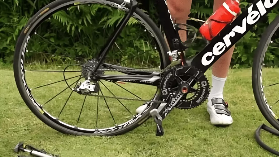 how to inflate tubeless bike tire with hand pump