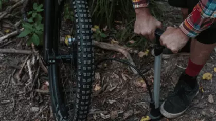 how to inflate a bike tire
