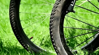 how to know if your bike tire is flat