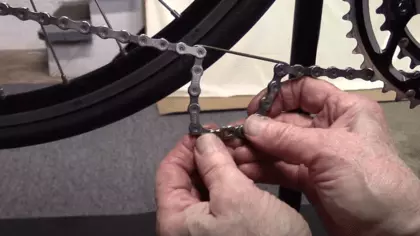 how to remove a bicycle chain with a master link