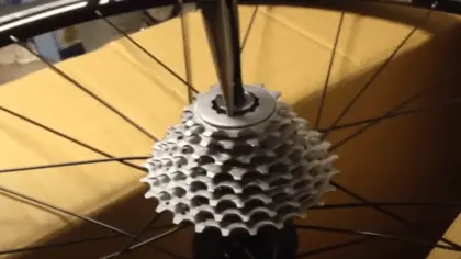 remove bike cassette without tool