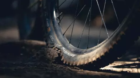 How long do road bike tires last