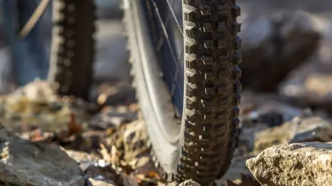 how long do mountain bike tires last on pavement