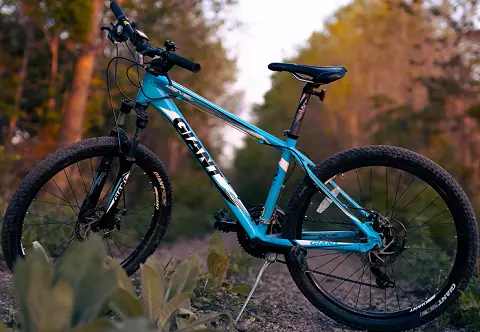 how much faster is a hybrid than a mountain bike