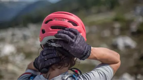 how to choose a mountain bike helmet