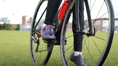 how to use clipless pedals